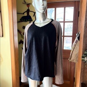 Men's Black and Brown Long Sleeve Sweater